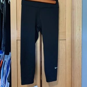 Nike 7/8 length Black Leggings: size Medium